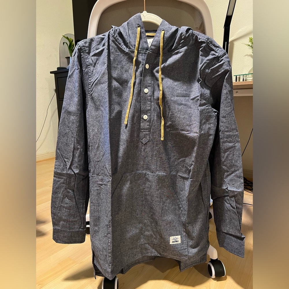 ALTRU SHIRT WITH HOOD
